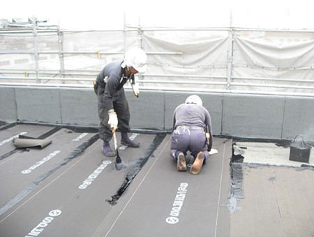 企業でのアスファルト防水工事