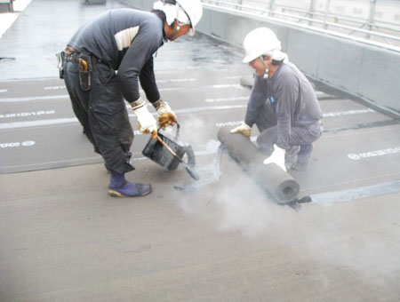 企業でのアスファルト防水工事