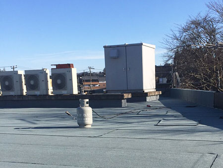 銀行での改質アスファルト防水工事