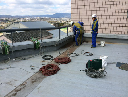 某大学でのシール撤去打替工事